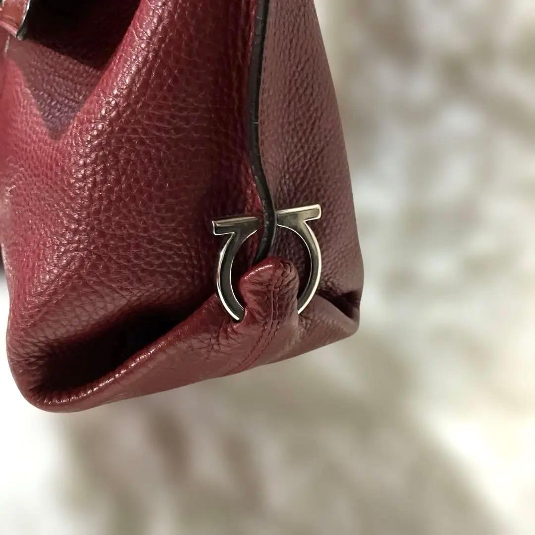 【フェラガモ・ソフィア】ガンチーニツーウェイ 深めの赤✨美品✨突撃セール開催♡