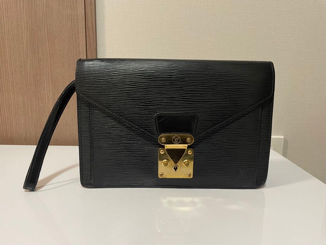 【あんしん鑑定】ルイ・ヴィトン　エピ　セカンドバッグ　黒　ブラック