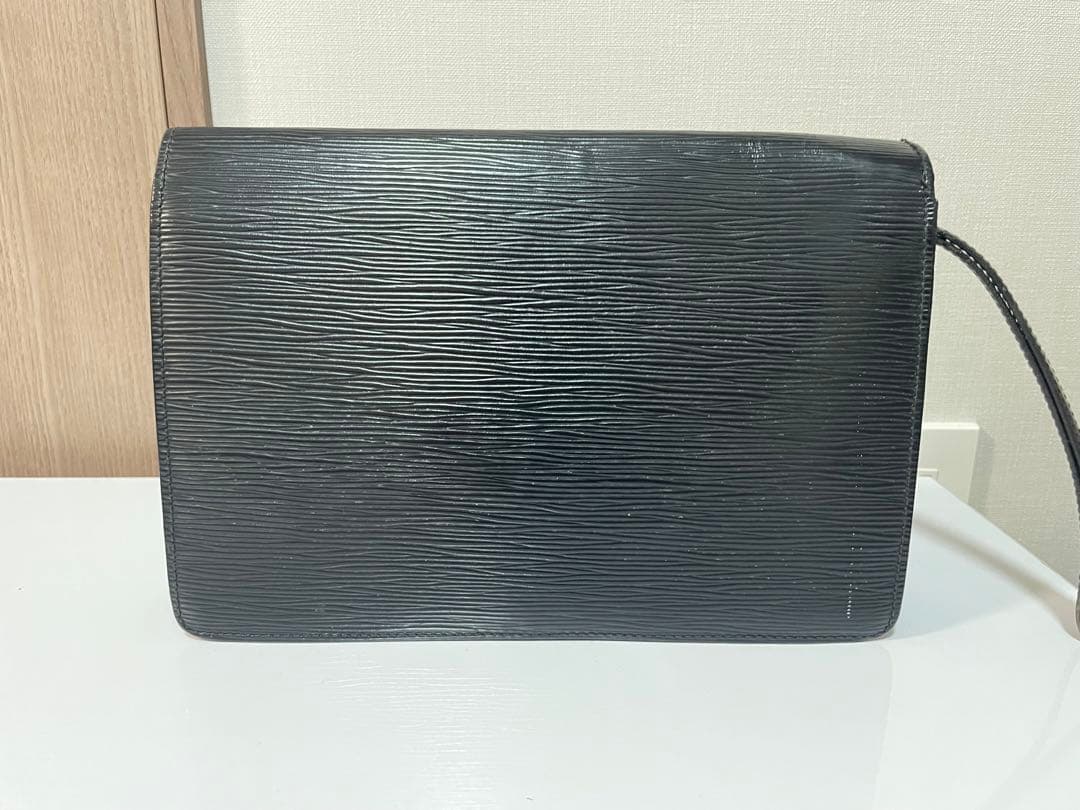 【あんしん鑑定】ルイ・ヴィトン　エピ　セカンドバッグ　黒　ブラック