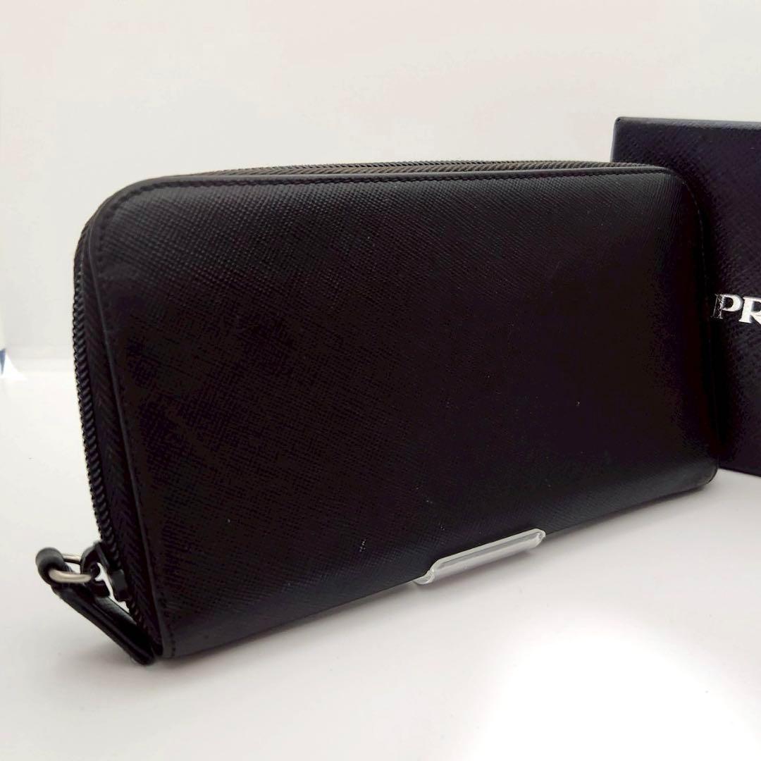 極美品 プラダ 長財布 三角ロゴ ラウンドファスナー サフィアーノレザー 黒