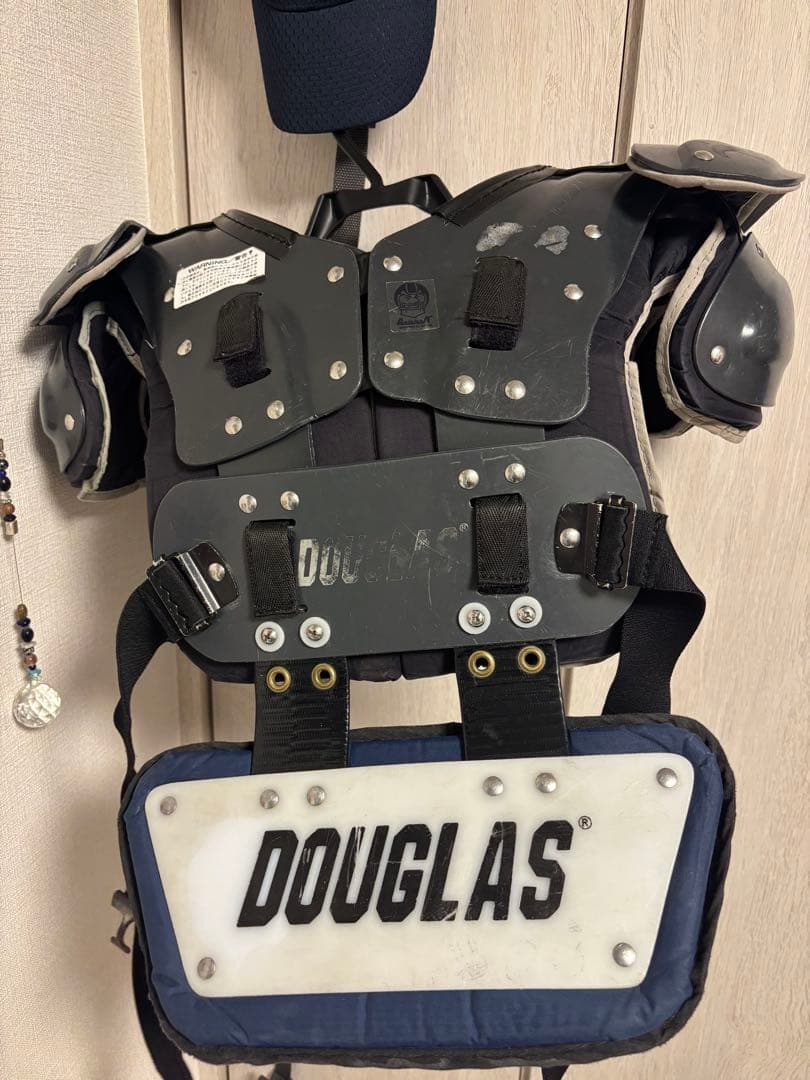 アメフトショルダー ダグラス レガシー バックプレート付