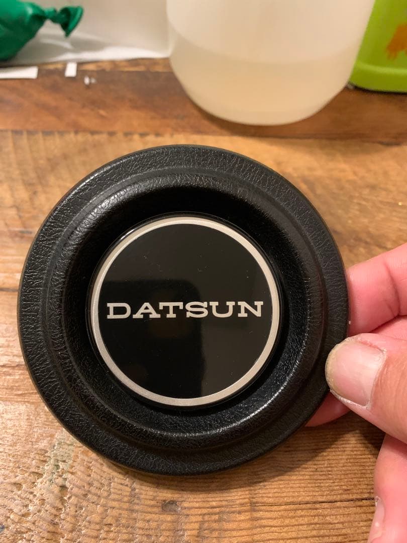 ダットサン　ホーンボタン　中古　DATSUN