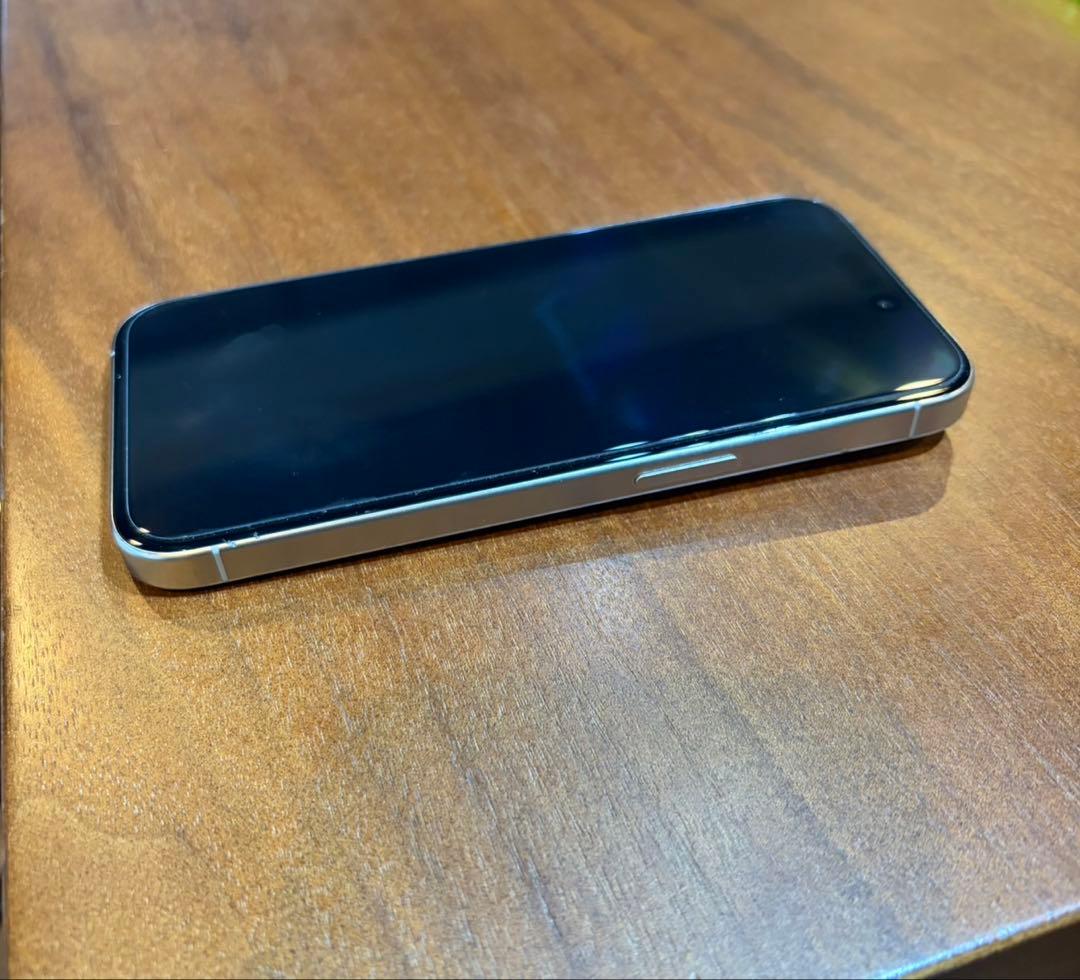 【美品】Apple iPhone 15 Pro 1TB ホワイトチタニウム　本体