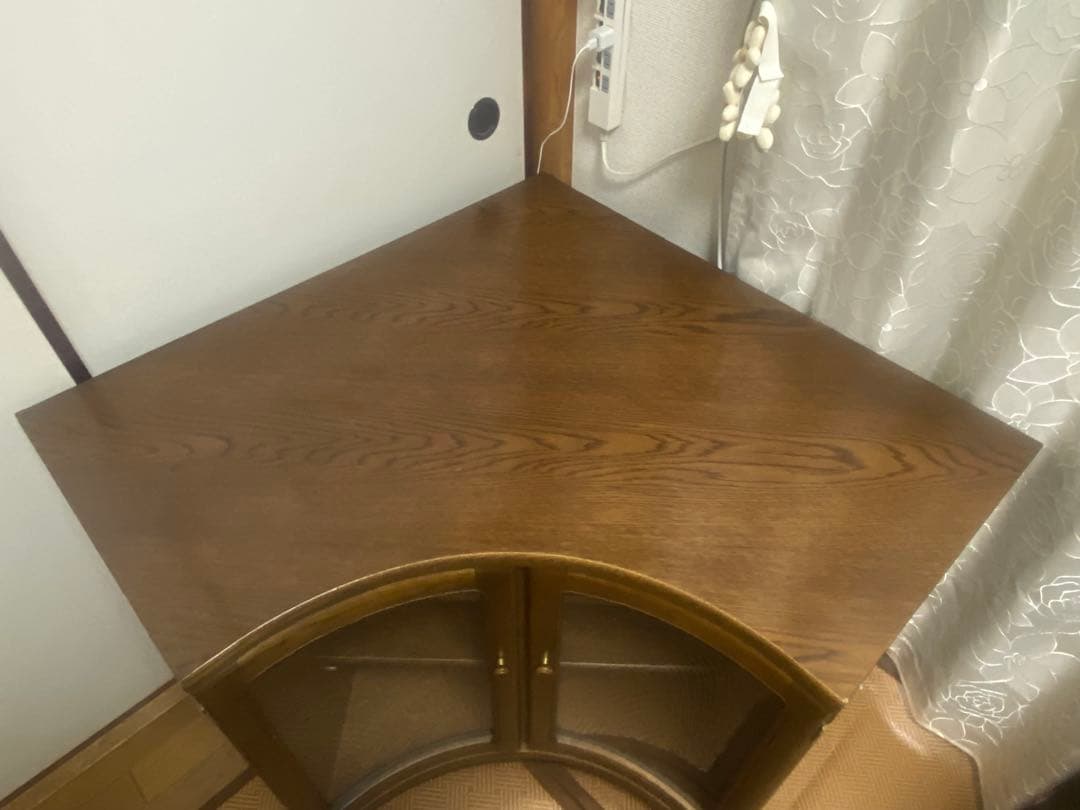 ヨシページです。 ブラウン木製キャビネット・サイドボード　カリモク