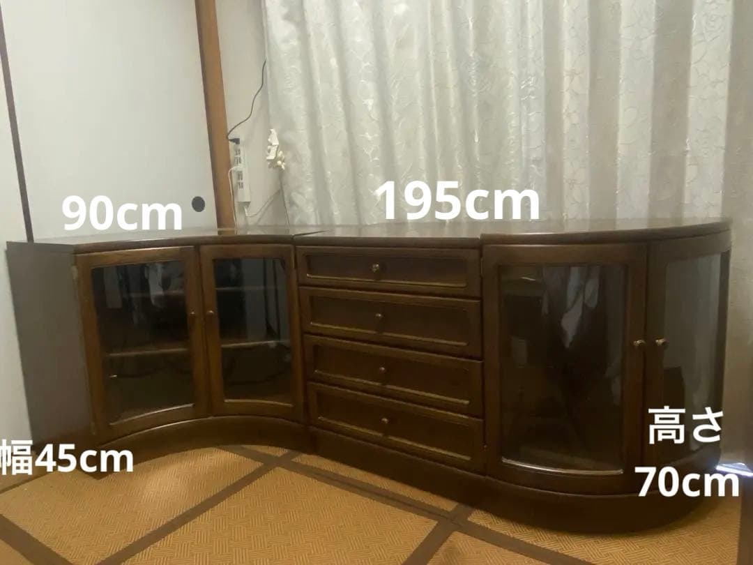 ヨシページです。 ブラウン木製キャビネット・サイドボード　カリモク