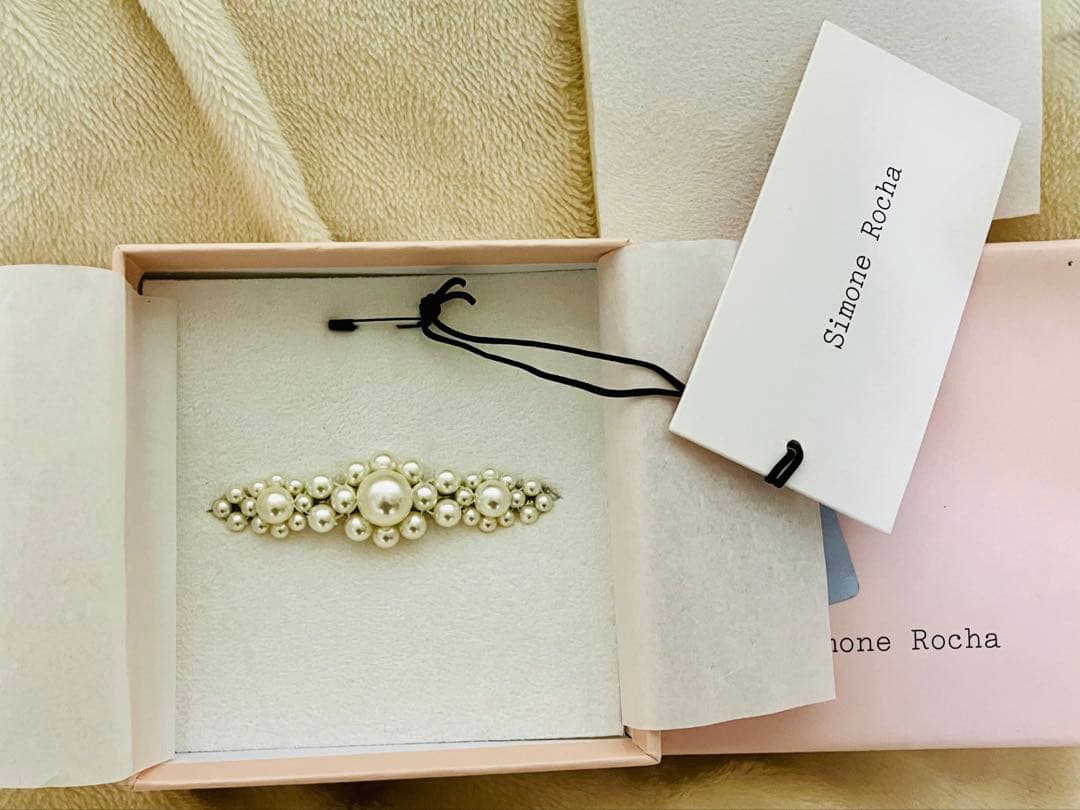simone rocha シモーネロシャ　パールのヘアクリップ
