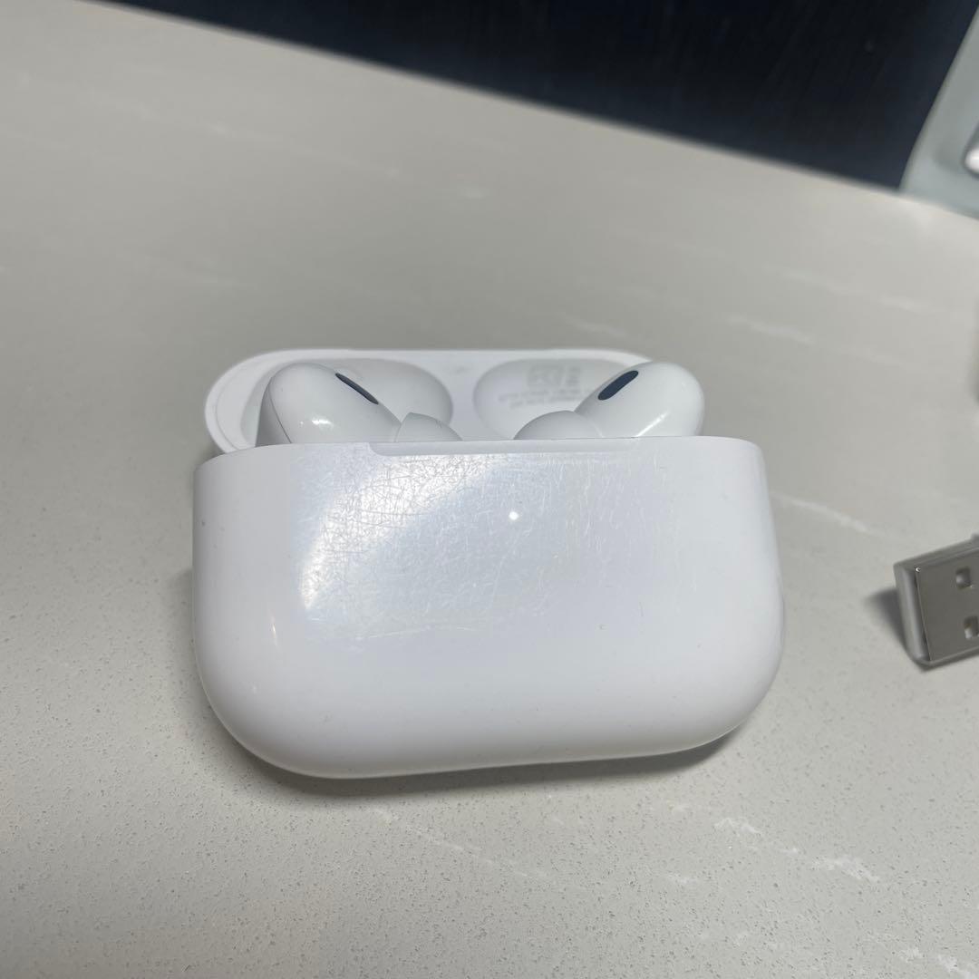 Apple AirPods Pro 2(Lightningケーブル+チップ付)