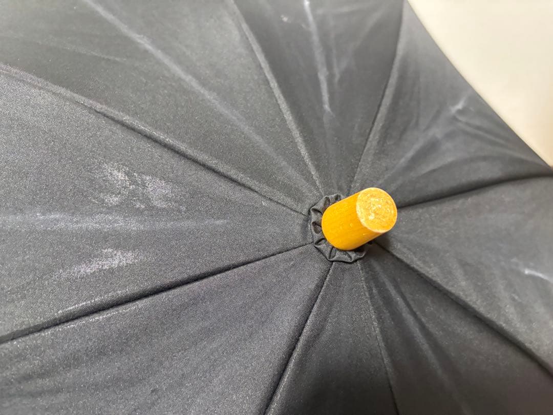 サンバリア100 折りたたみ日傘 2段折 フリル 木ストレート手元 ブラック