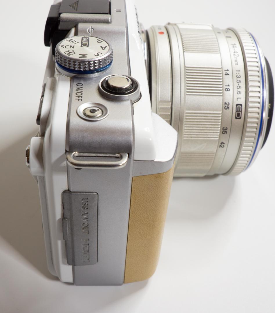 オリンパスPEN E-PL1ボディ＆ズームレンズ＆バッテリー、充電器など