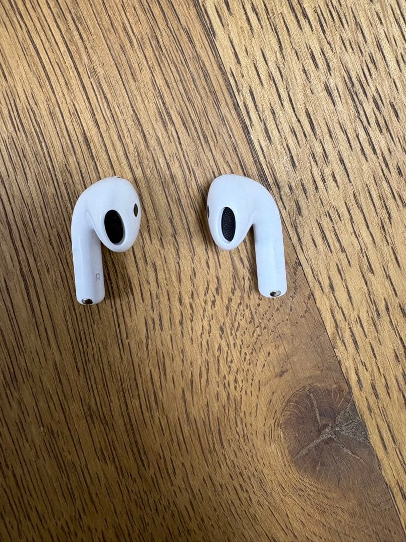 AirPods 4 ANC アクティブノイズキャンセリング搭載　中古品