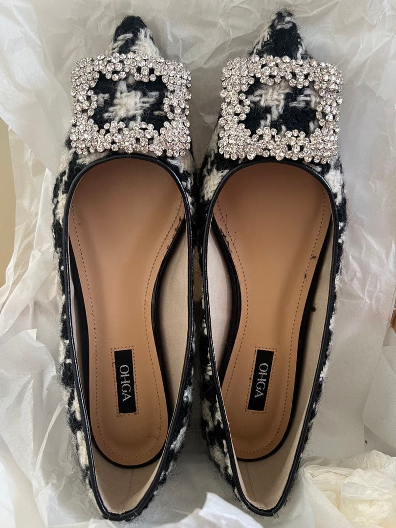 OHGA ビジューベルト付きフラットシューズ