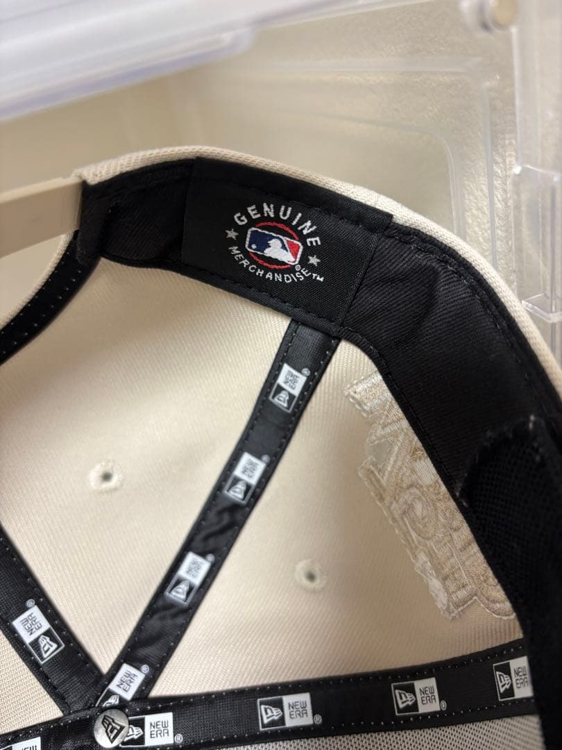 LA ニューエラ ドジャース 逆ロゴ ベージュ