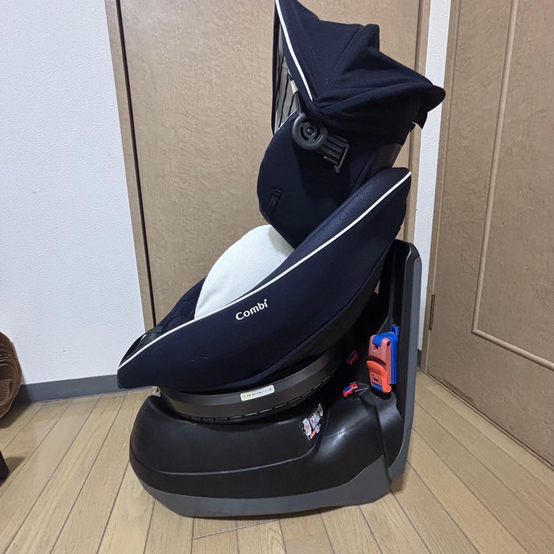 コンビ　チャイルドシート　回転式