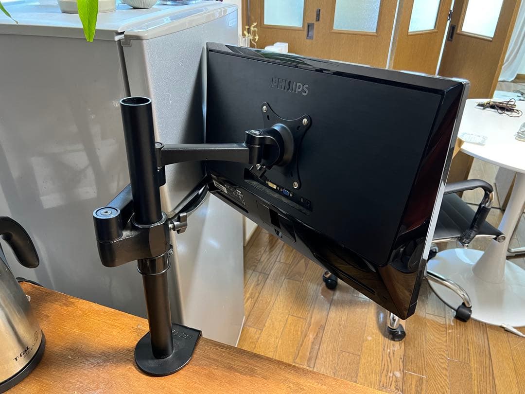 アーム＋Philips ディスプレイ VESAマウント対応