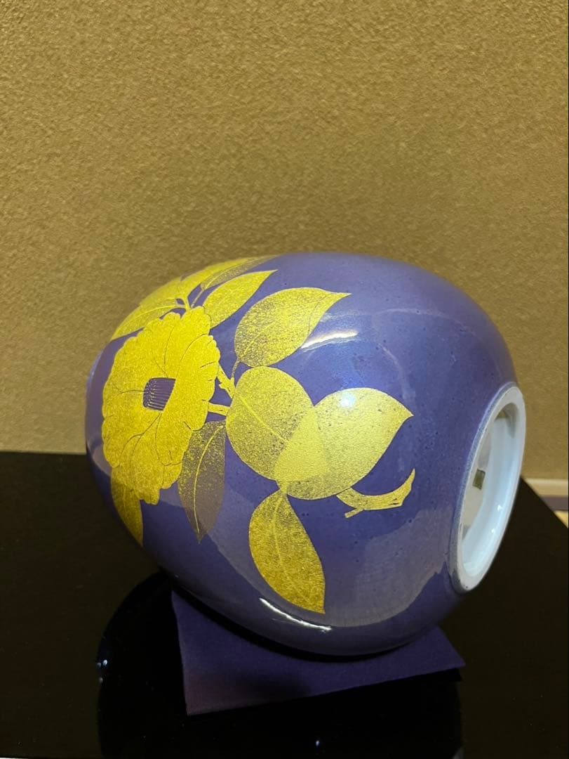 人間国宝　吉田美統　釉裏金彩　椿文　花瓶　九谷焼