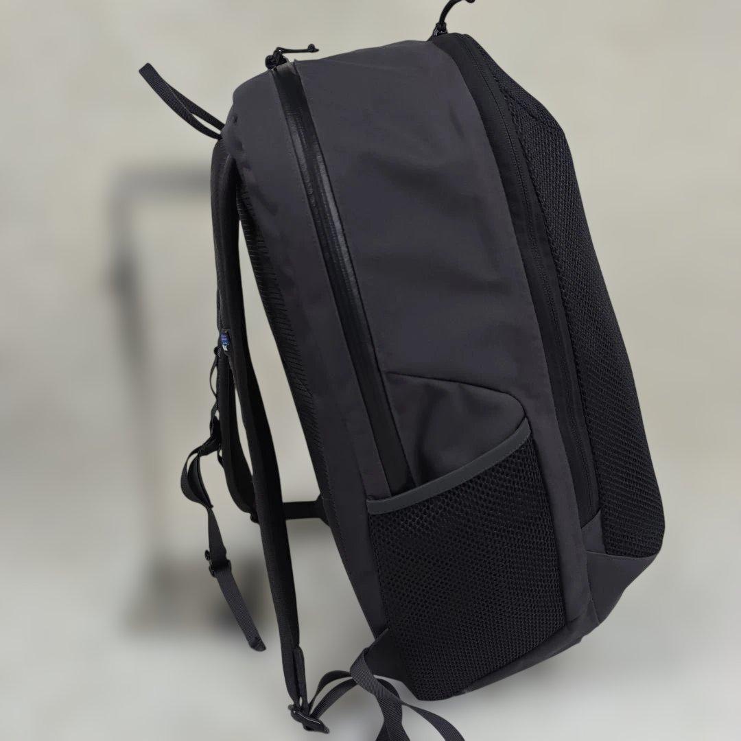 廃番極美品✨ パタゴニア プレーニング ディバイダー リュック 30L 防水 黒