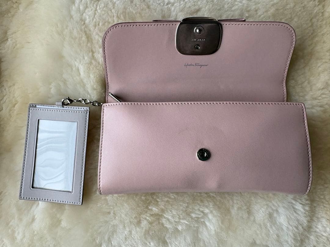 極美品✨Salvatore Ferragamo ピンク長財布
