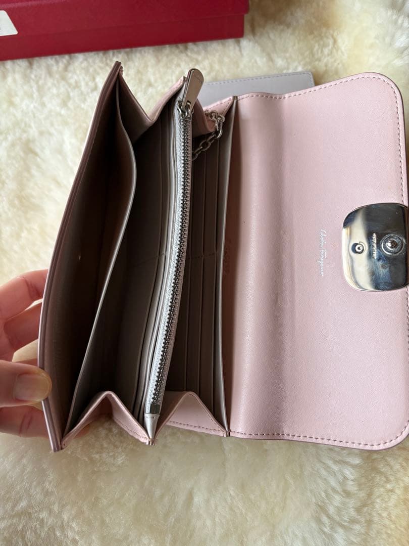 極美品✨Salvatore Ferragamo ピンク長財布