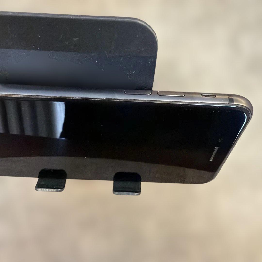 Apple iPhone 8 ブラック64G