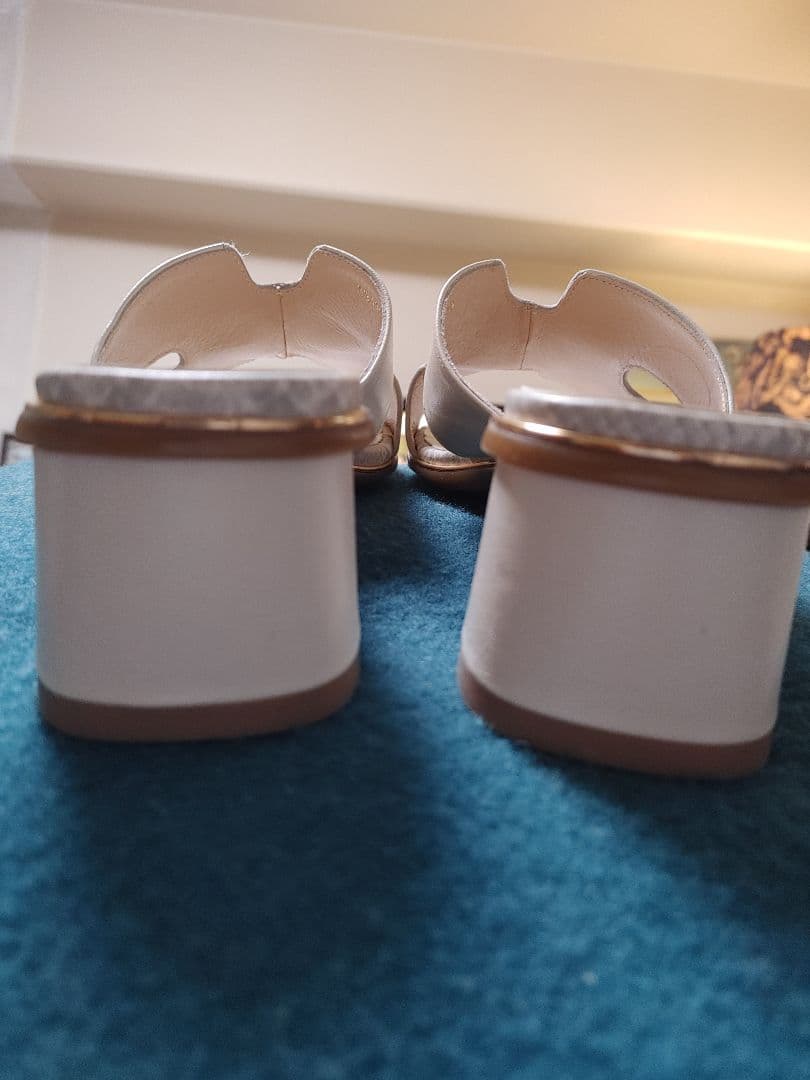 HIMIKO オープントゥ ホワイトミュール　本革(シープ)