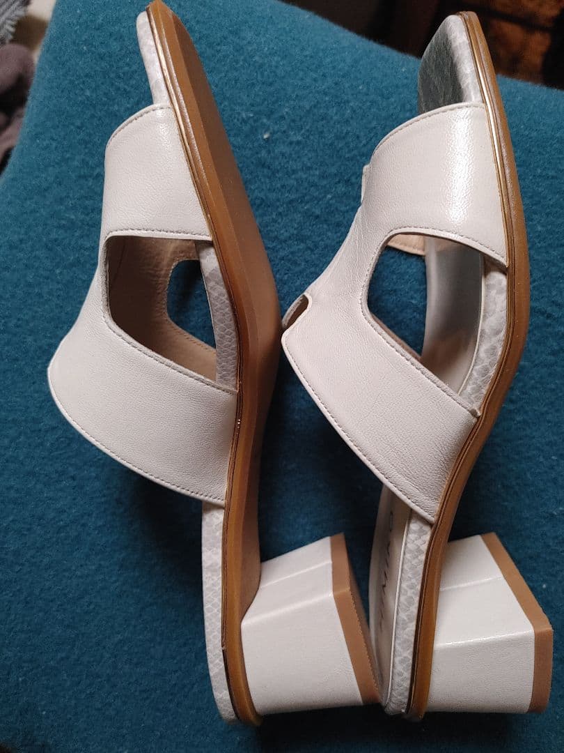 HIMIKO オープントゥ ホワイトミュール　本革(シープ)