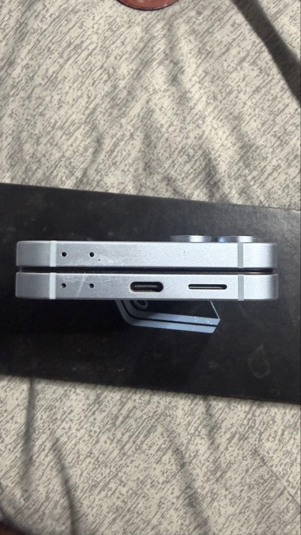 折りたたみ式スマートフォン 本体