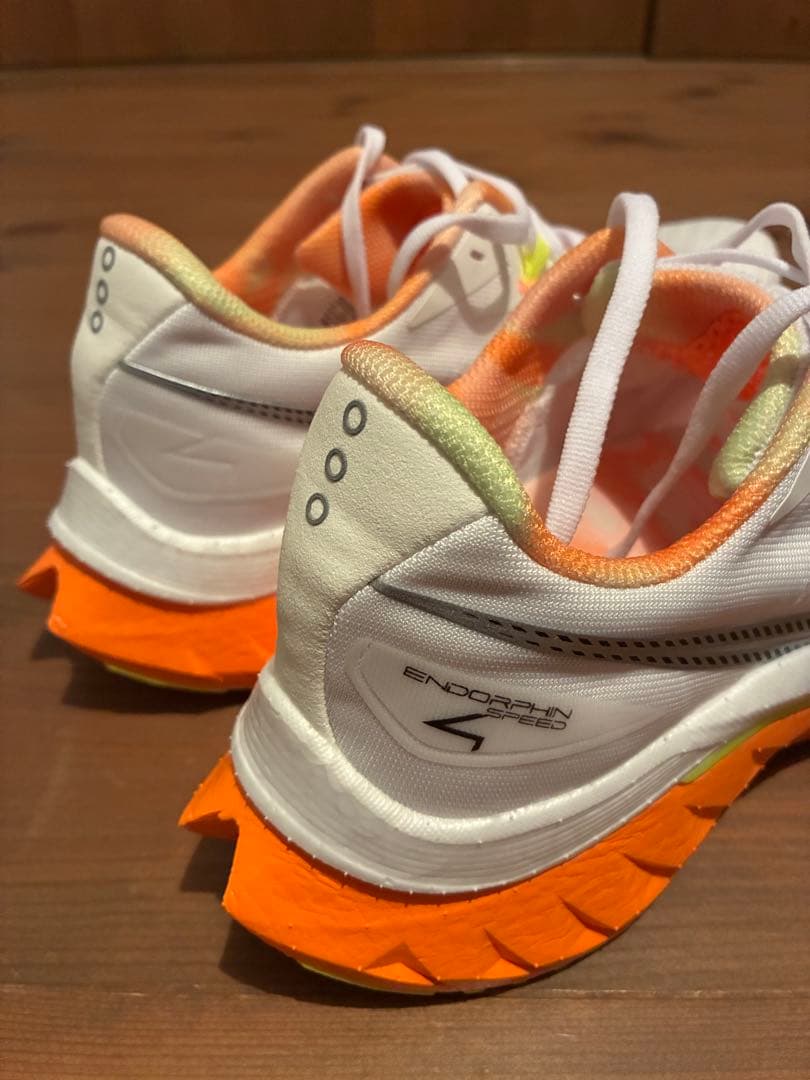 saucony ランニングシューズ ホワイト/オレンジ