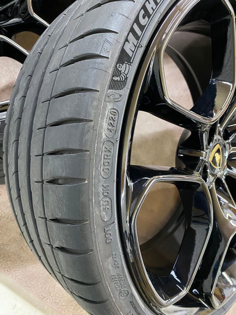 ぱるぷんて お年玉特別価格！20インチ ランボウラカン純正OPタイヤ付き