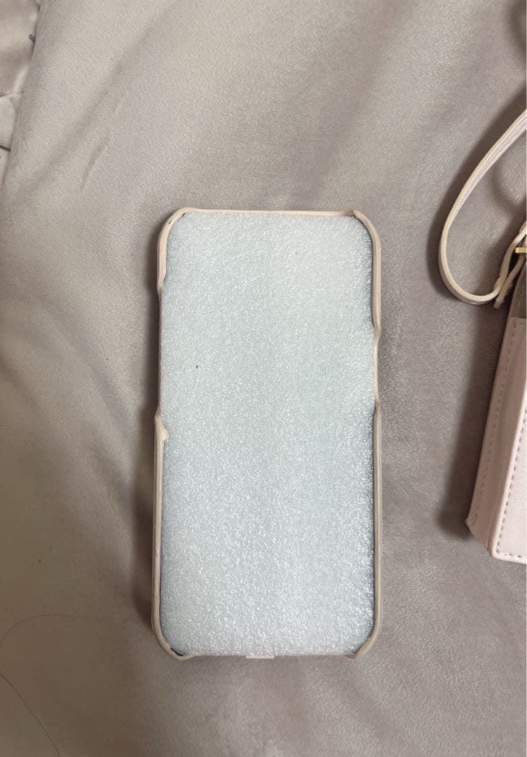 ロゼミューズiPhone15ケースピンク リップケース・ショルダーストラップ付き