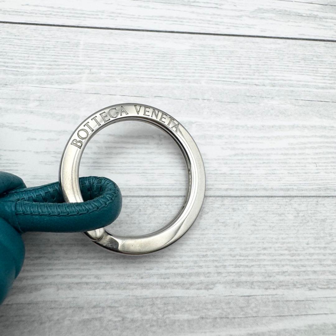 【美品】ボッテガヴェネタ トライアングル ツイスト キーホルダー ブルー