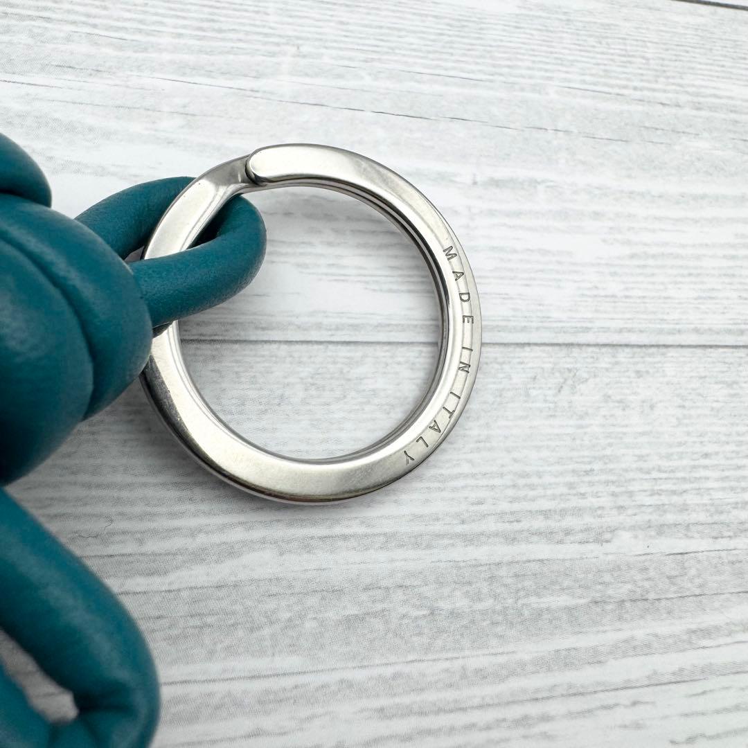 【美品】ボッテガヴェネタ トライアングル ツイスト キーホルダー ブルー