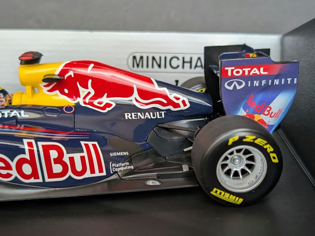 ミニチャンプス 1/18 レッドブル RB7 S.ベッテル 2011