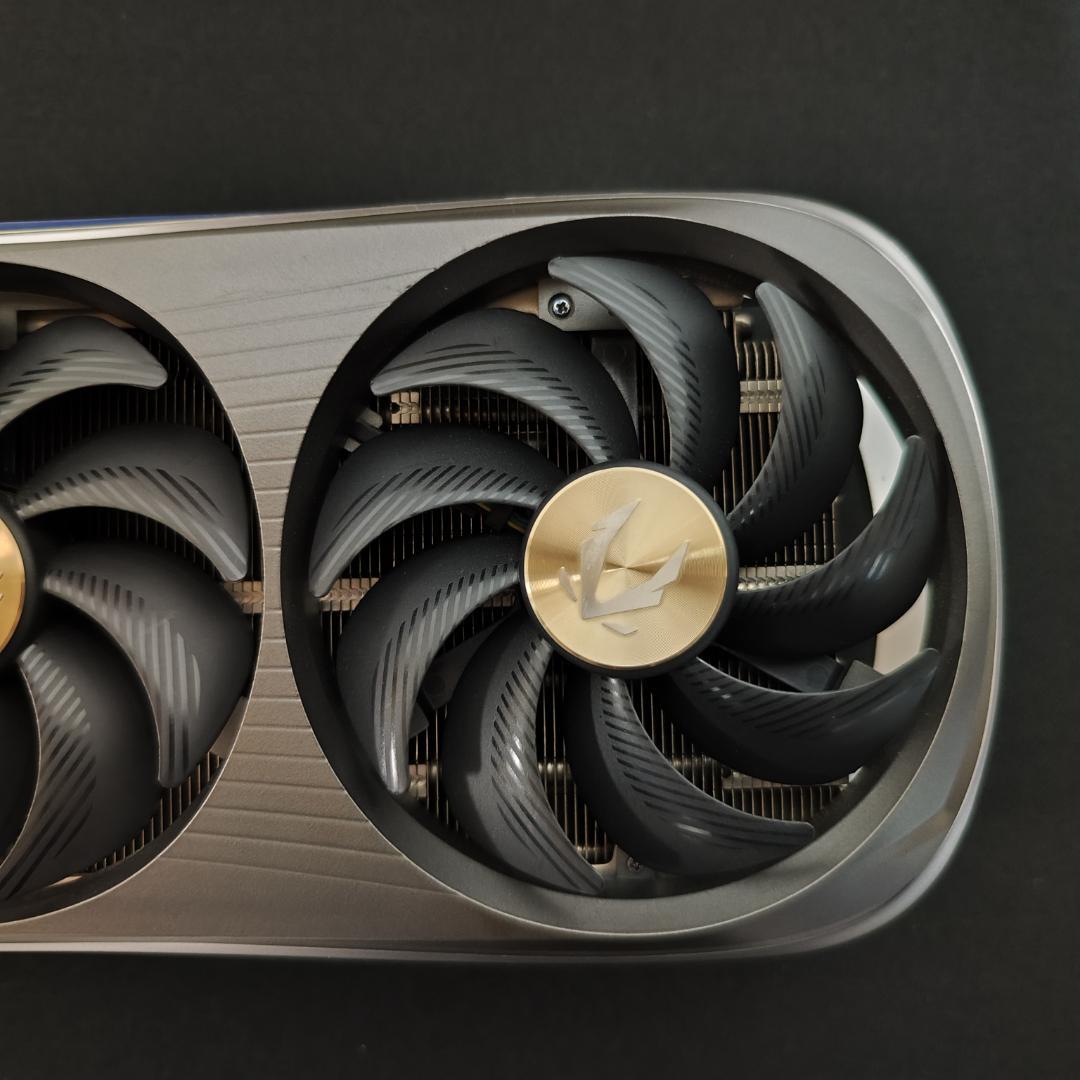 グラフィックボード・グラボ・ビデオカード GEFORCE RTX 4090 AMP EXTREME AIRO 24GB