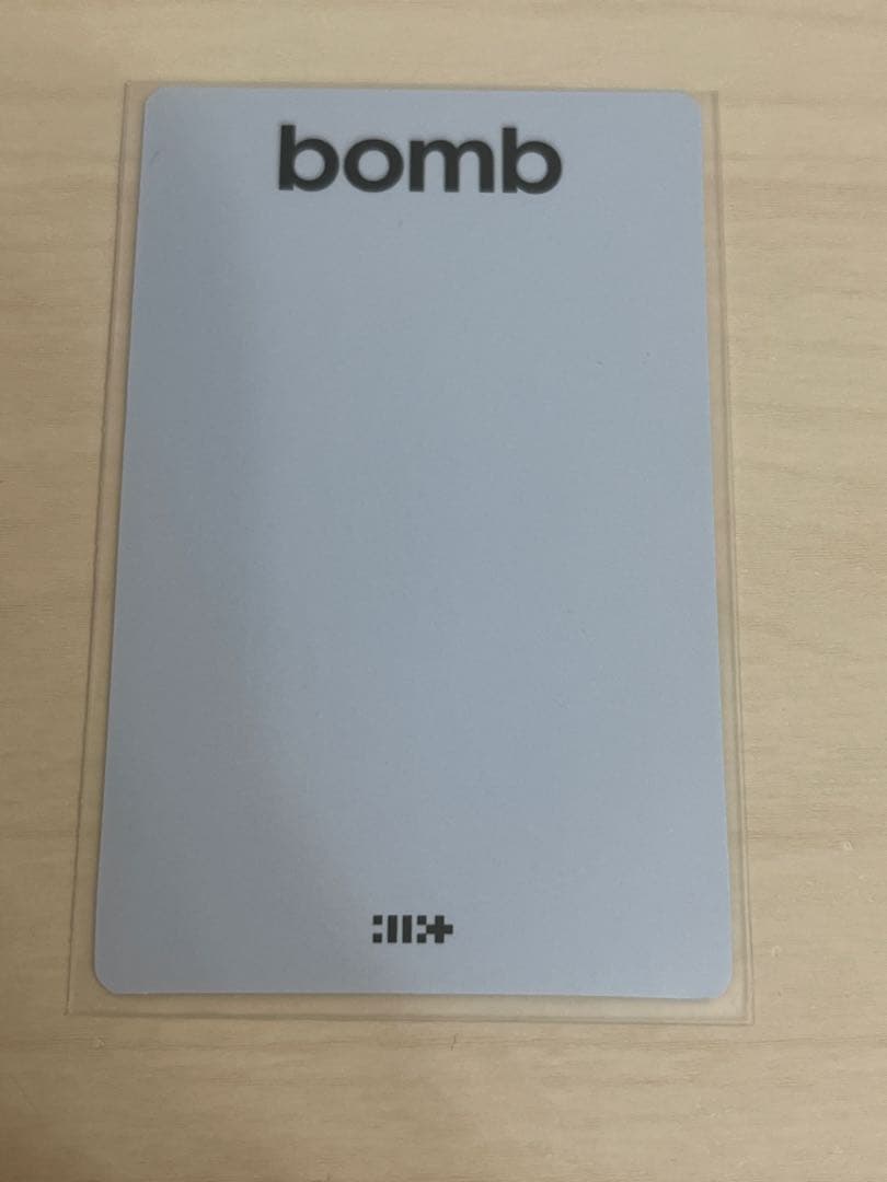 ILLIT bomb モカ アメリカ weverse us アメリカ トレカ