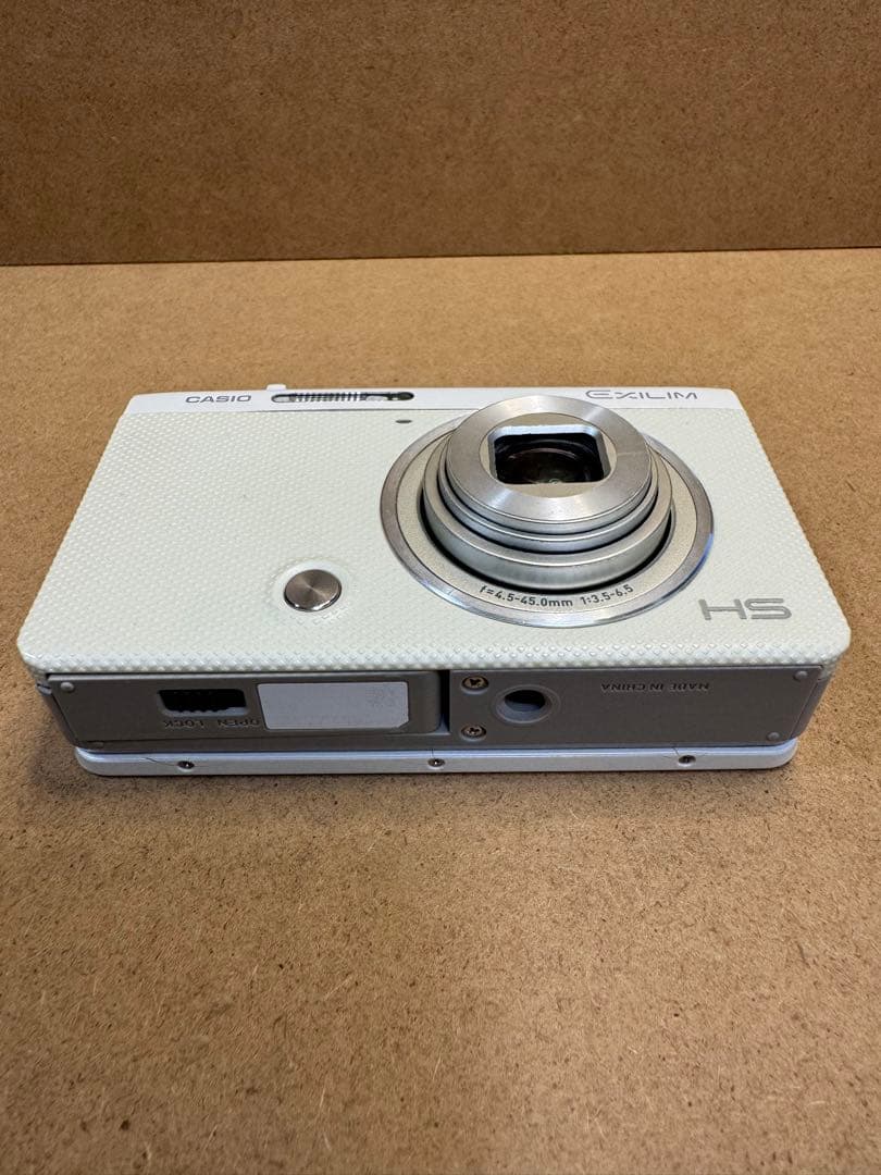 カシオ EXILIM EX-ZR50　自撮り　バッテリー2個付き（新品）