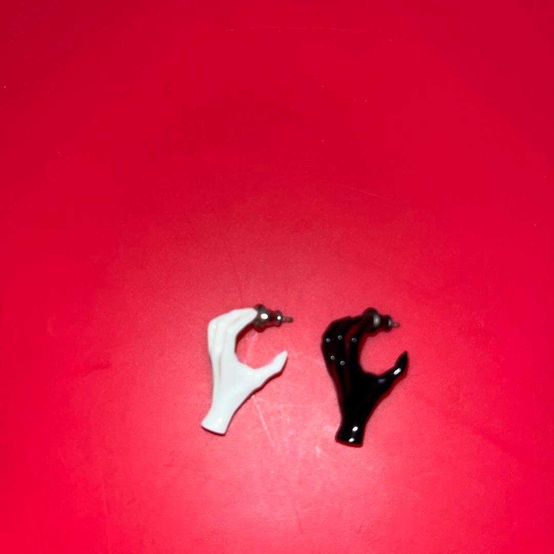 hazama 惹きずり込まれる運命のピアス　black White