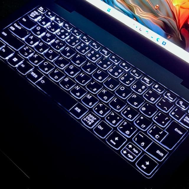 2023《ほぼ未使用》プレミアム2in1コンバーチブル！ Lenovo Yoga