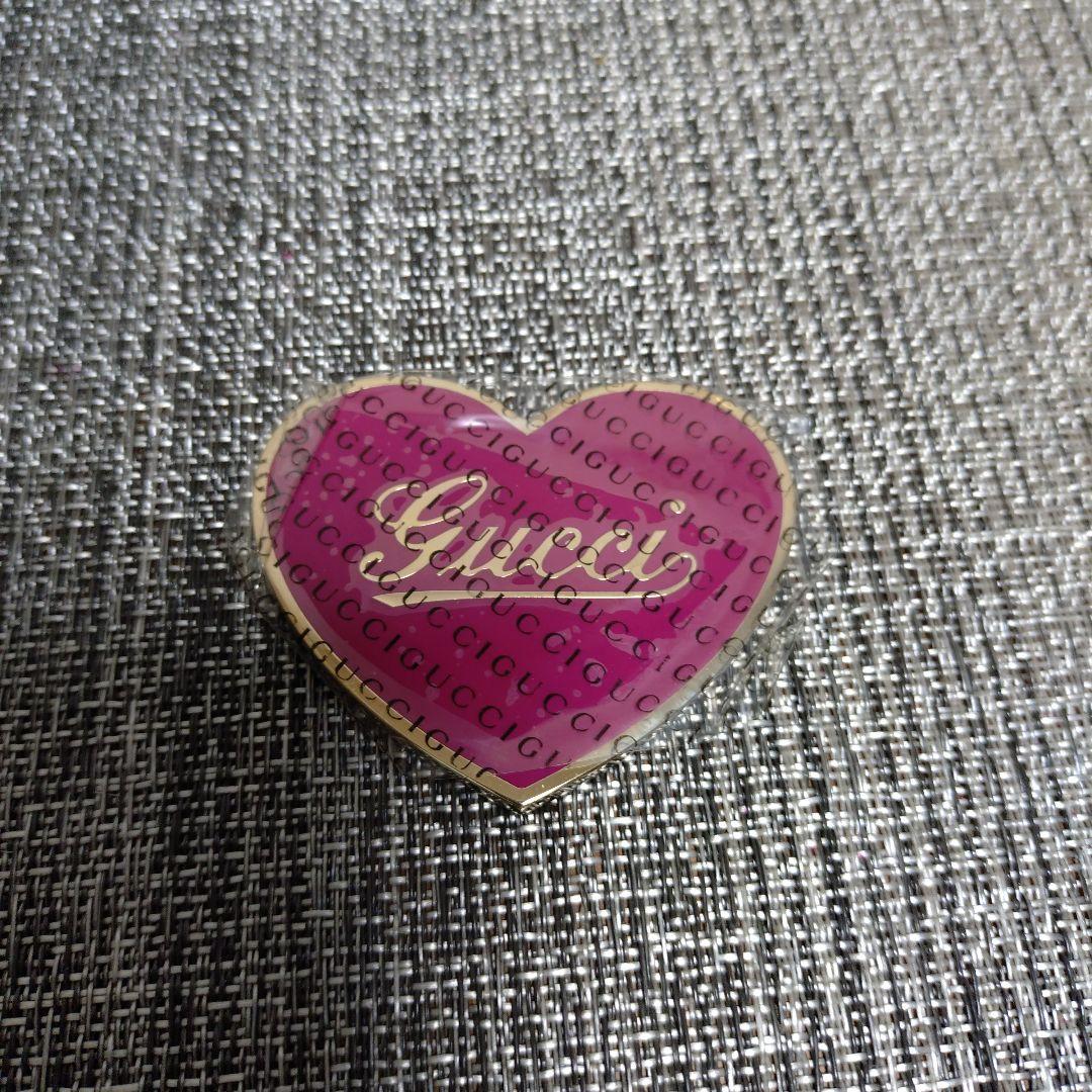 GUCCI ハート型ミラー ピンク ロゴ入り