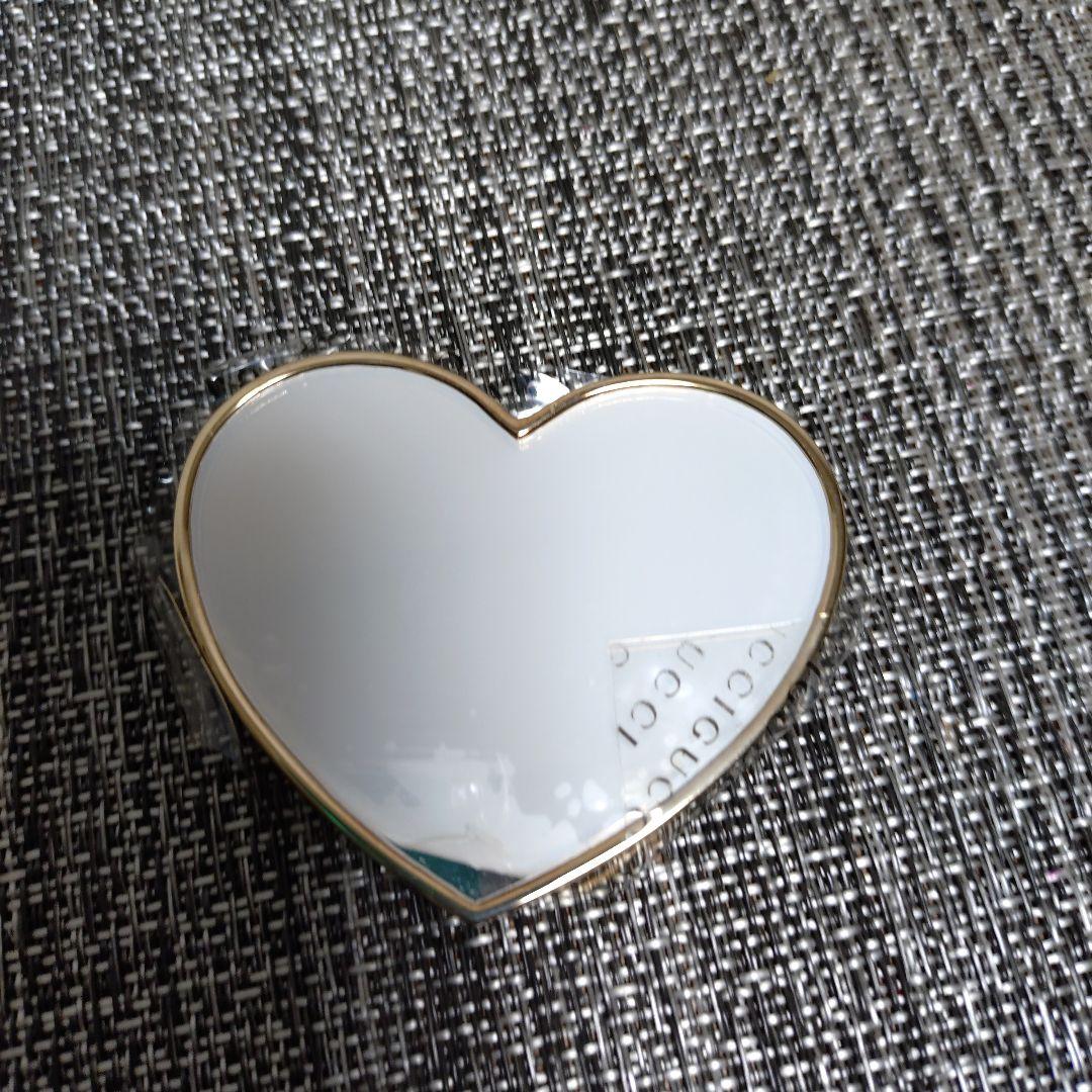 GUCCI ハート型ミラー ピンク ロゴ入り