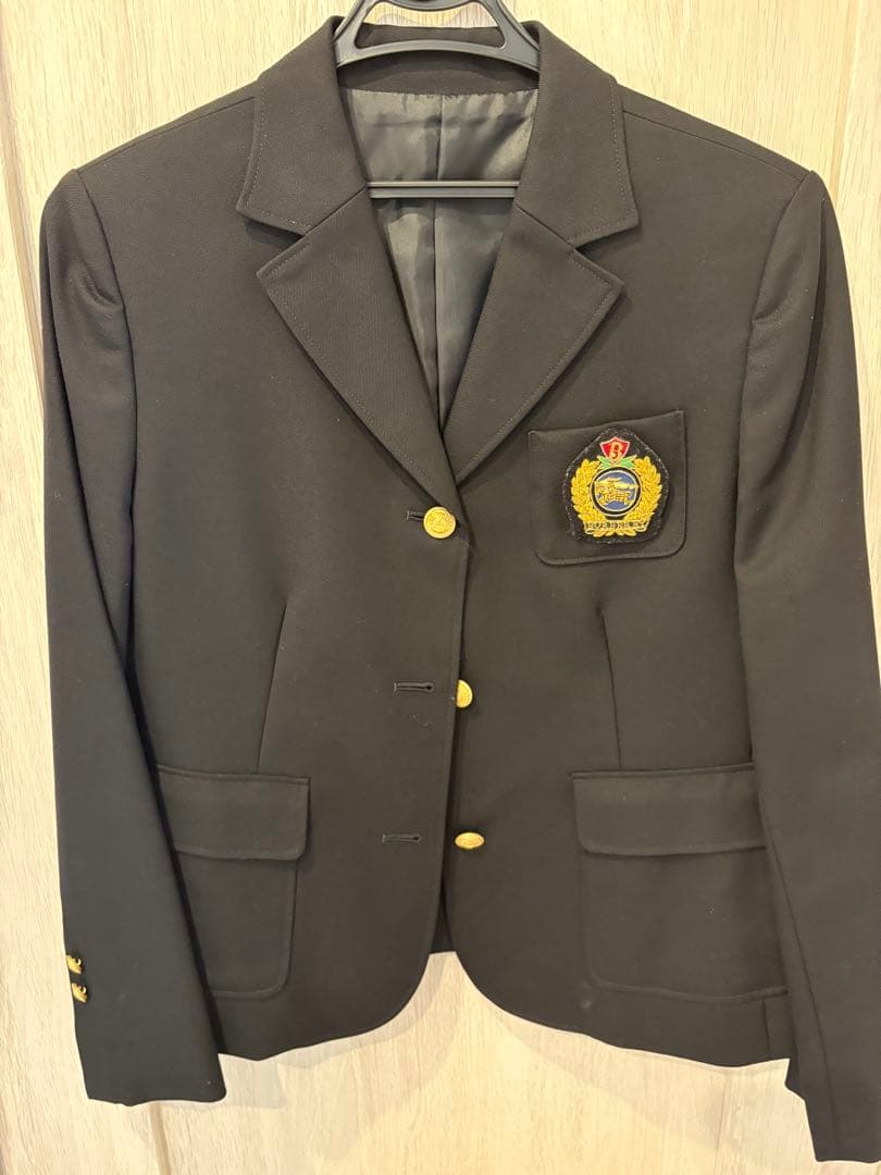 H*彡様 Burberry 子供160 黒のブレザー エンブレム付き