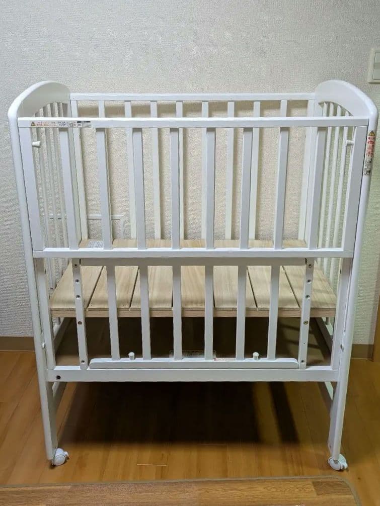 よ*ト様 カトージ　ホワイト木製ベビーベッド キャスター付き