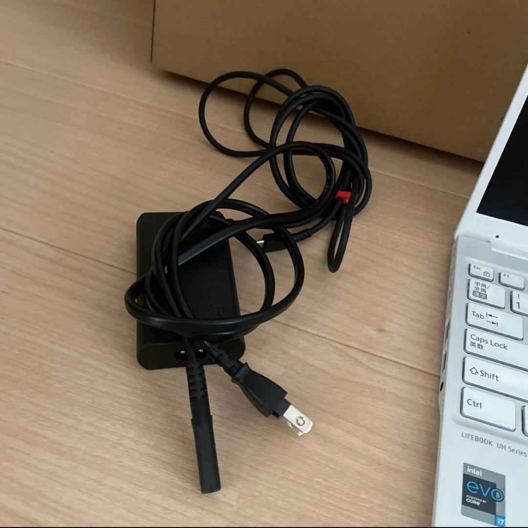 富士通 FMV LIFEBOOK UH90/E3 834g