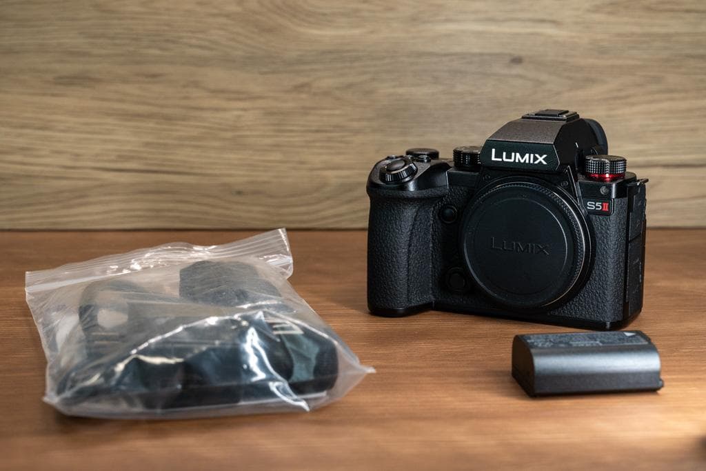 LUMIX S5 II フルサイズミラーレスカメラ 本体と付属品