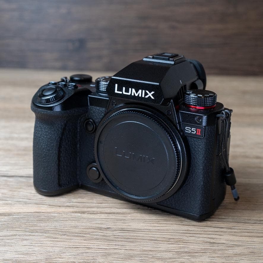 LUMIX S5 II フルサイズミラーレスカメラ 本体と付属品