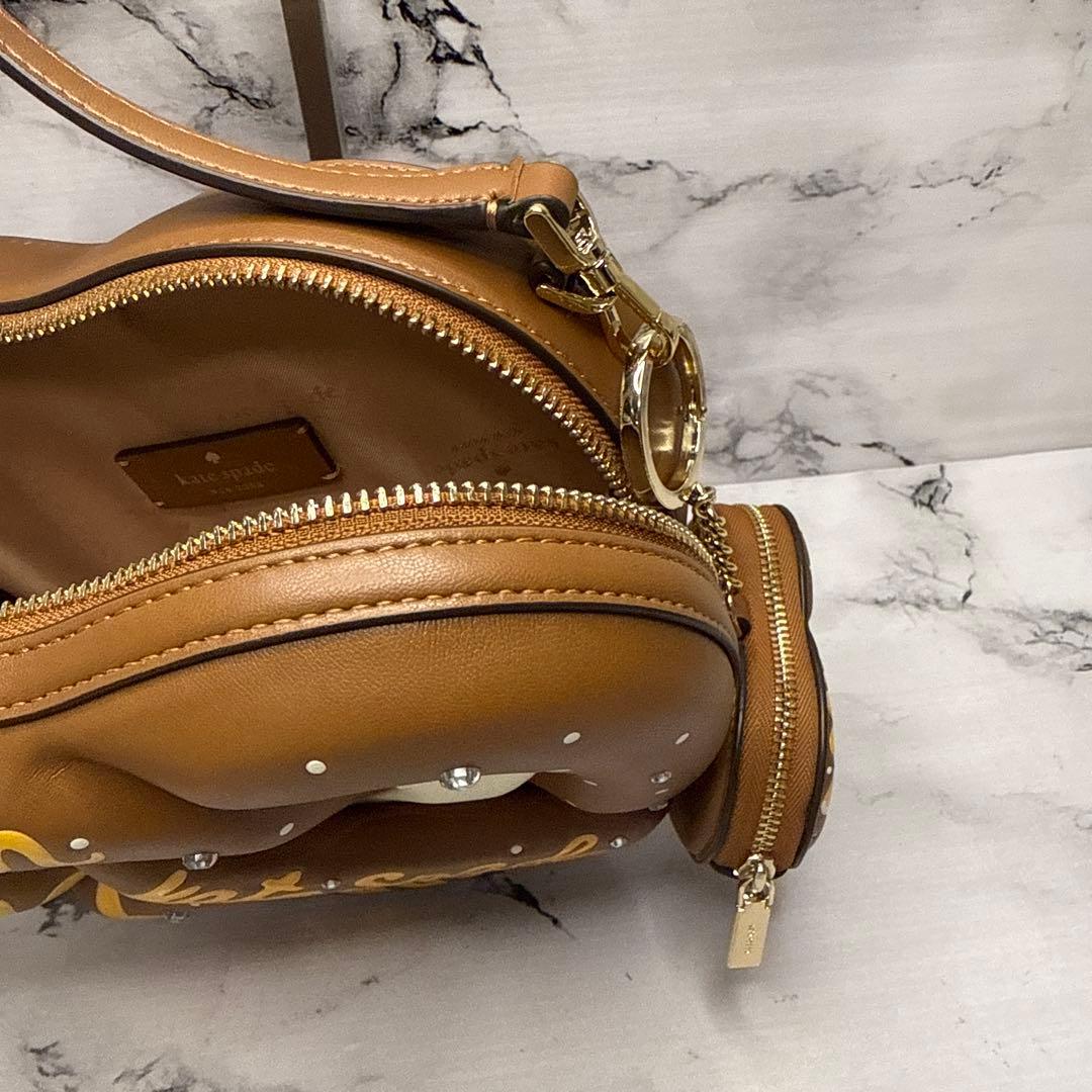 (未使用品)大人気、ケイトスペード、アップル 3D プレッツェル クロスボディ