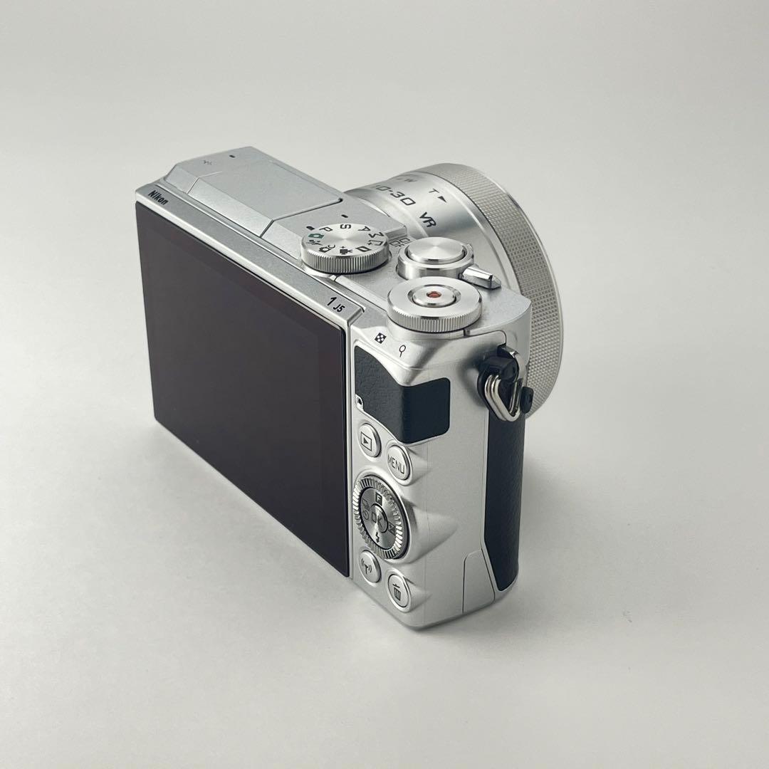 【極上美品・返品保証】Nikon1 J5 標準レンズキット