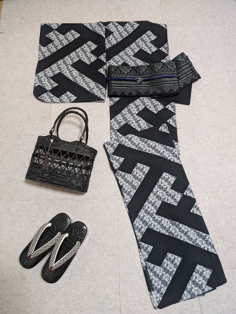 撫松庵　お仕立て上がり浴衣　紗綾形　ブラック　セオアルファ　未使用・タグ付き