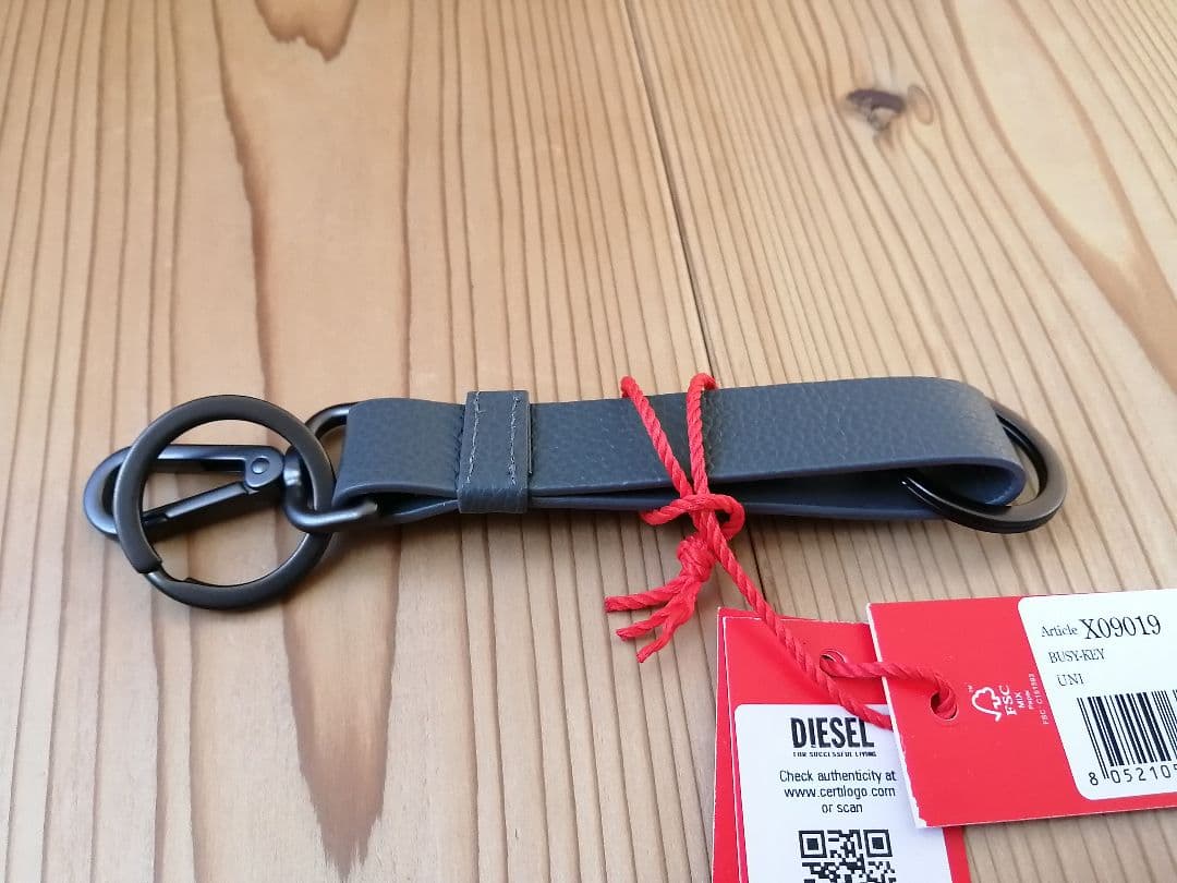 キーホルダー　DIESEL　X09019　グレー