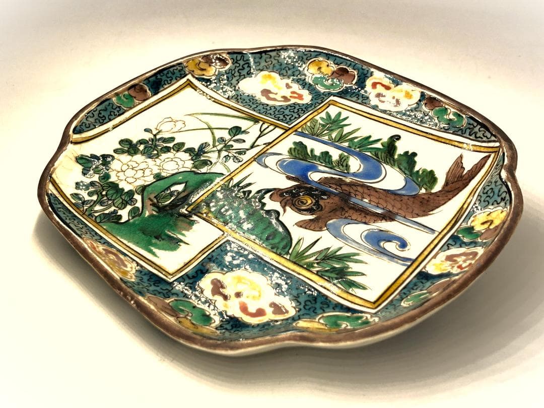 【 古九谷色絵木瓜型中皿 】　岩牡丹・鯉魚・雲文　折鶴若松図　角福印　江戸時代