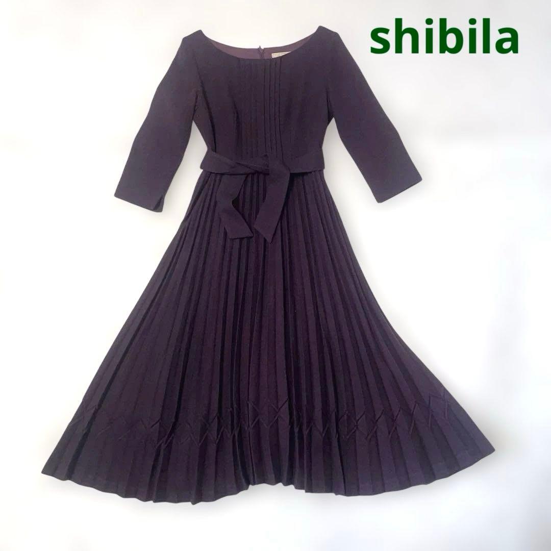 美品　シビラ　プリーツタックデザインウエストリボン付き　ウール　ロングワンピース